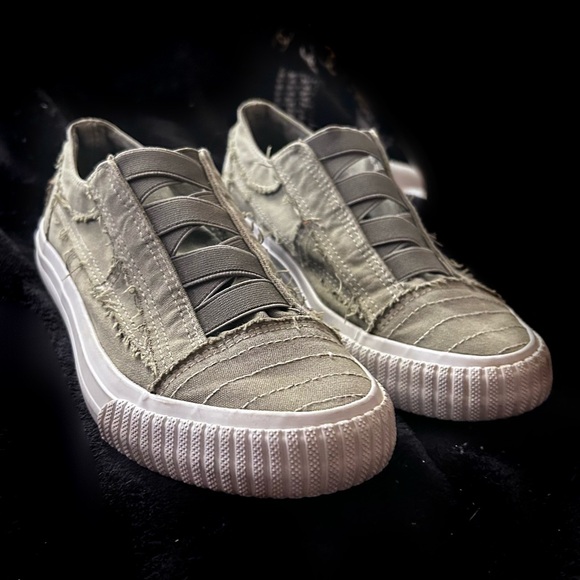 Blowfish Shoes - BLOWFISH MAURA Khaki Sneakers. Size 7.5